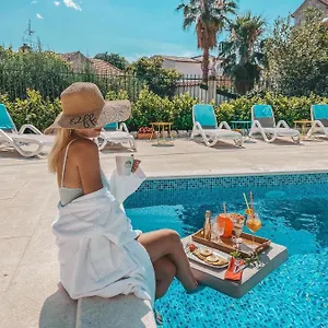 https://hotel-agava-luxury-rooms.splithotels.org